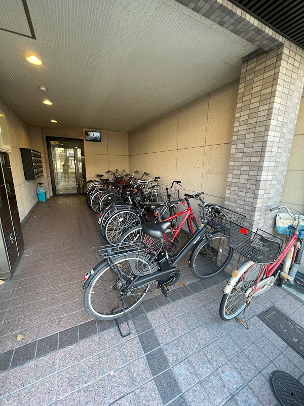近くのファミリーマート スバル森小路店まで46m(徒歩1分)