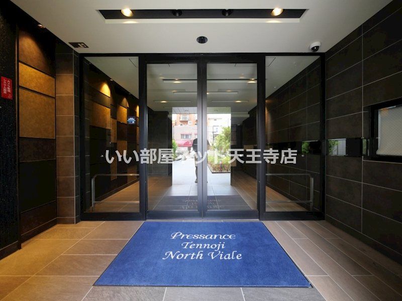 近くのファミリーマート×イズミヤ寺田町東店まで474m（徒歩6分）