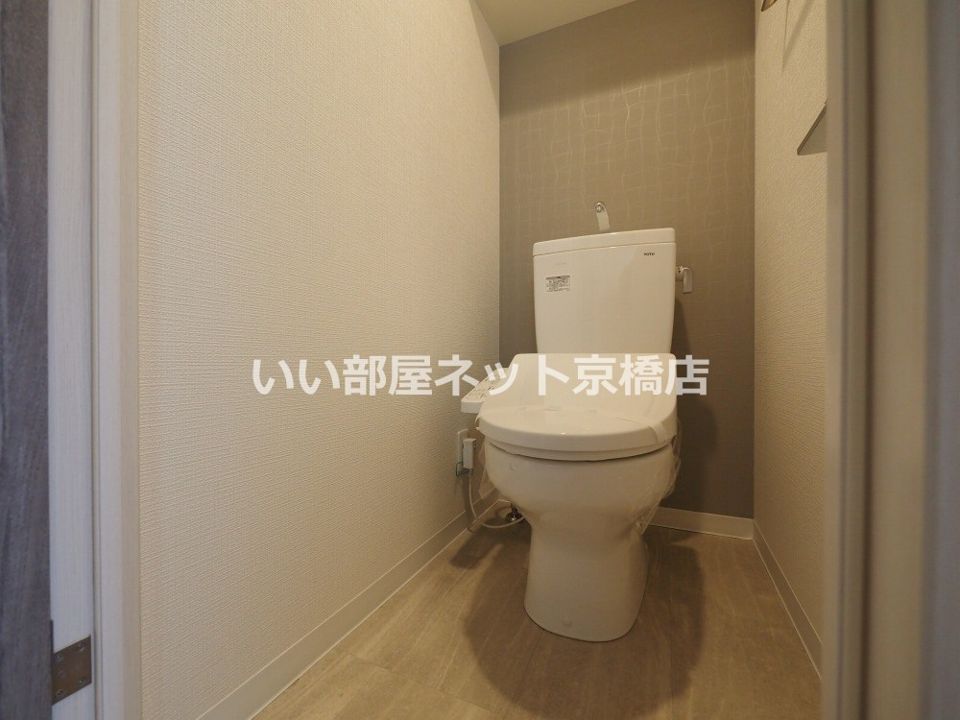 近くのファミリーマート 京町堀店まで97m(徒歩2分)