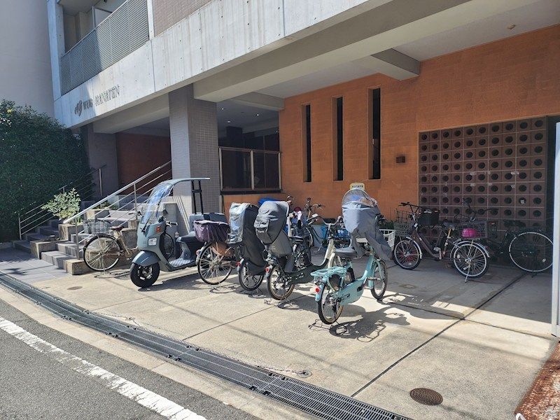 近くのファミリーマート 諏訪一丁目店まで420m（徒歩6分）