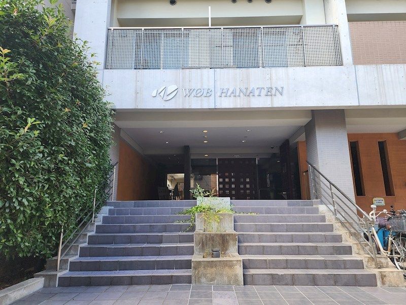 近くの大手前薬局JR放出店まで362m（徒歩5分）