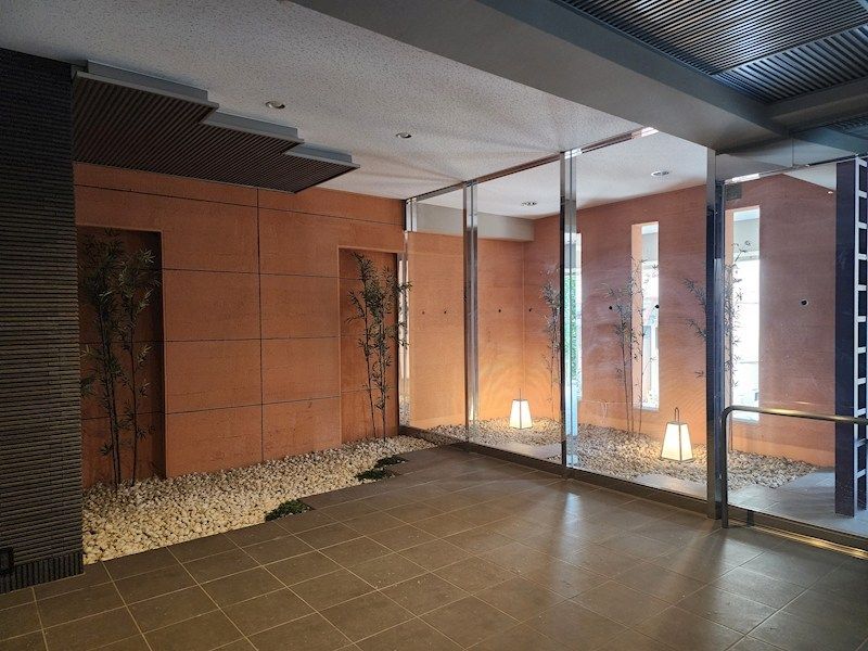 近くのダイコクドラッグ 放出駅前店まで416m（徒歩6分）