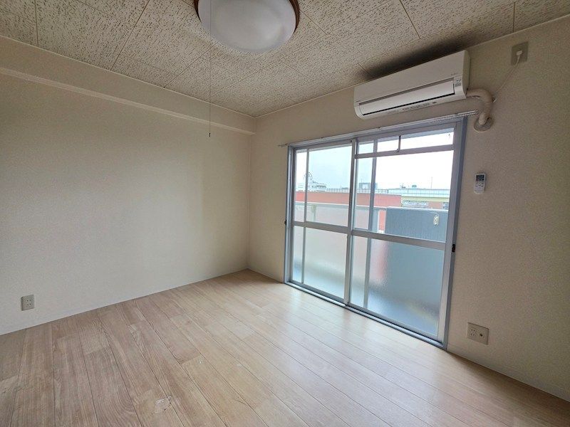 近くのジャパン 都島店まで325m(徒歩5分)