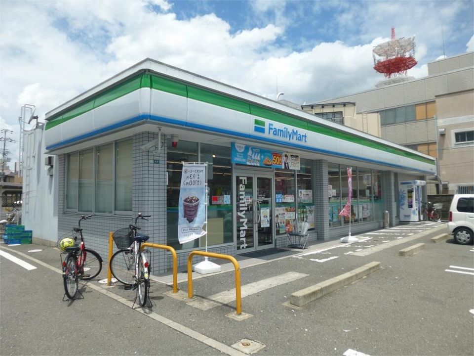 近くのファミリーマート 八尾光南町店まで407m（徒歩6分）