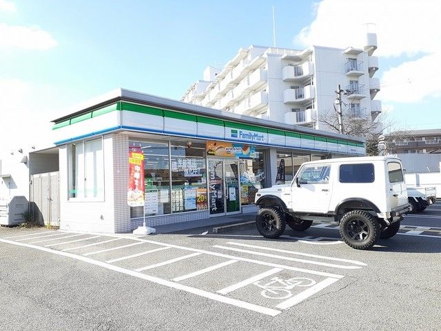近くのファミリーマート狭山半田店まで395m(徒歩5分)