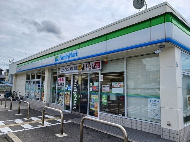 近くのファミリーマート様まで460m(徒歩6分)