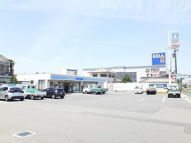 近くのローソン泉大津千原町店まで600m（徒歩8分）