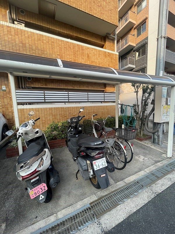 近くのドン・キホーテ京橋店まで838m（徒歩11分）