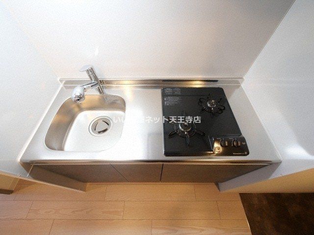近くのファミリーマート×イズミヤ寺田町東店まで710m(徒歩9分)