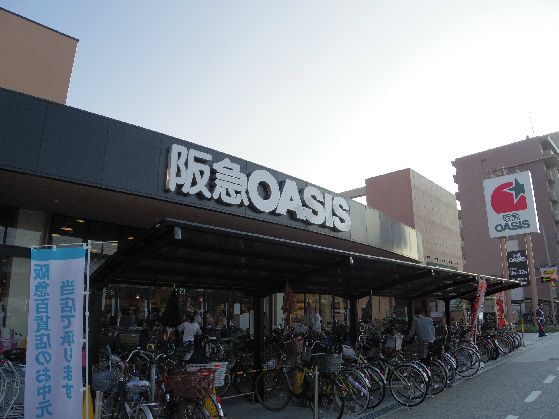 近くの阪急オアシスくまた店まで182m（徒歩3分）