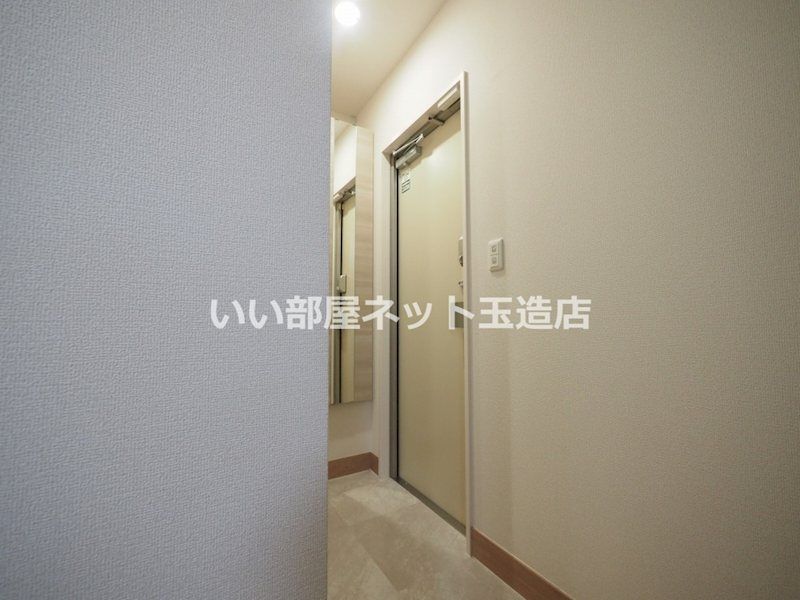 近くのファミリーマート 深江橋店まで817m(徒歩11分)