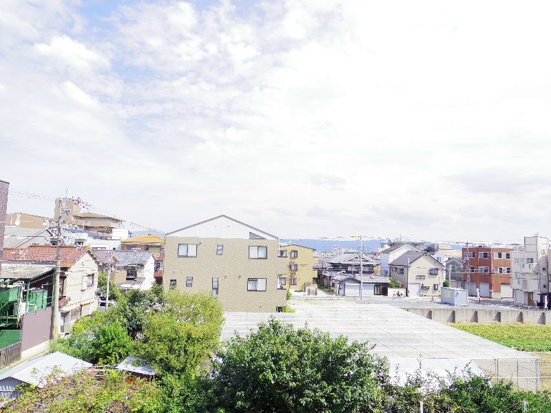 近くのファミリーマート 巽中三丁目店まで556m(徒歩7分)