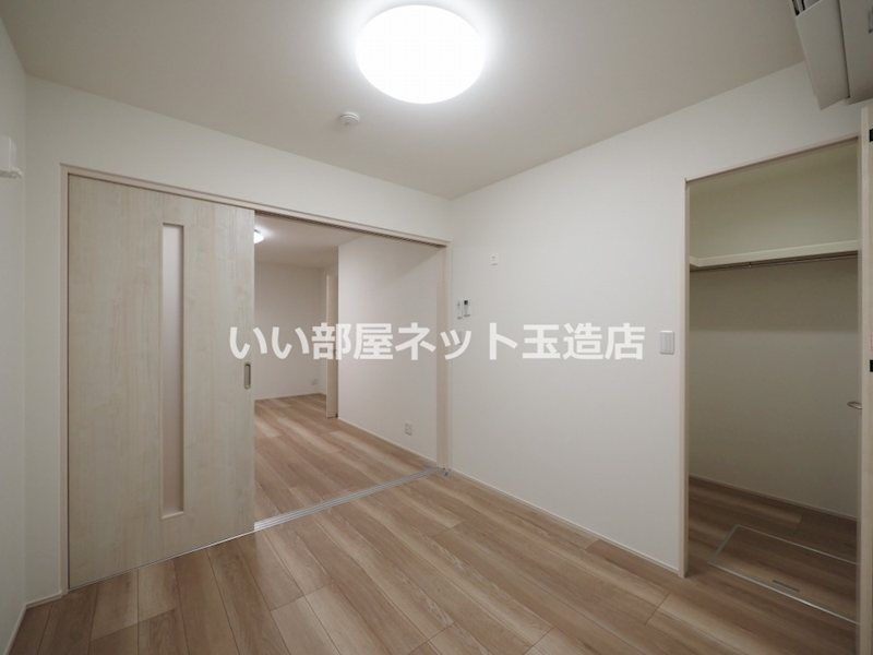 近くのファミリーマート 吉田駅北店まで495m（徒歩7分）