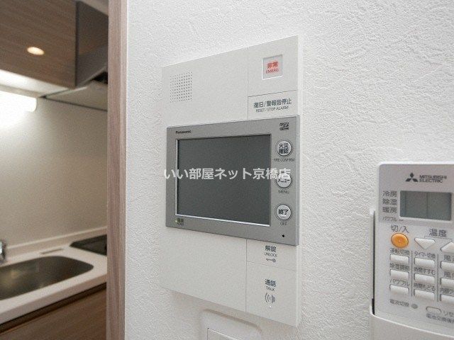 近くのデイリーカナートイズミヤ法円坂店まで341m(徒歩5分)