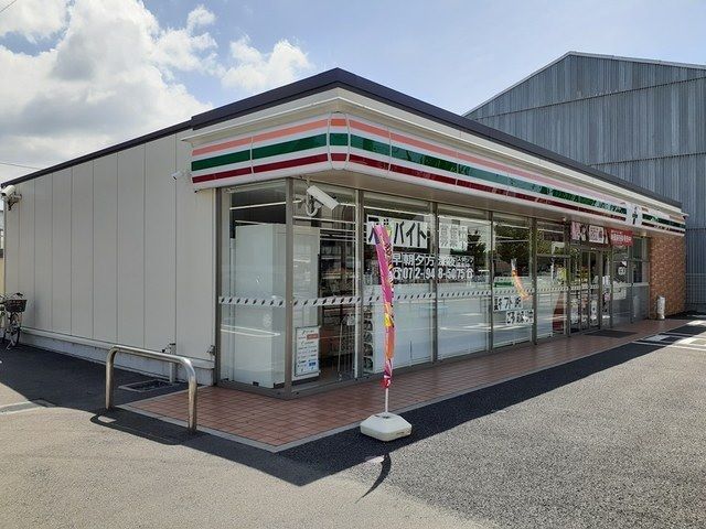 近くのセブンイレブン様まで470m(徒歩6分)