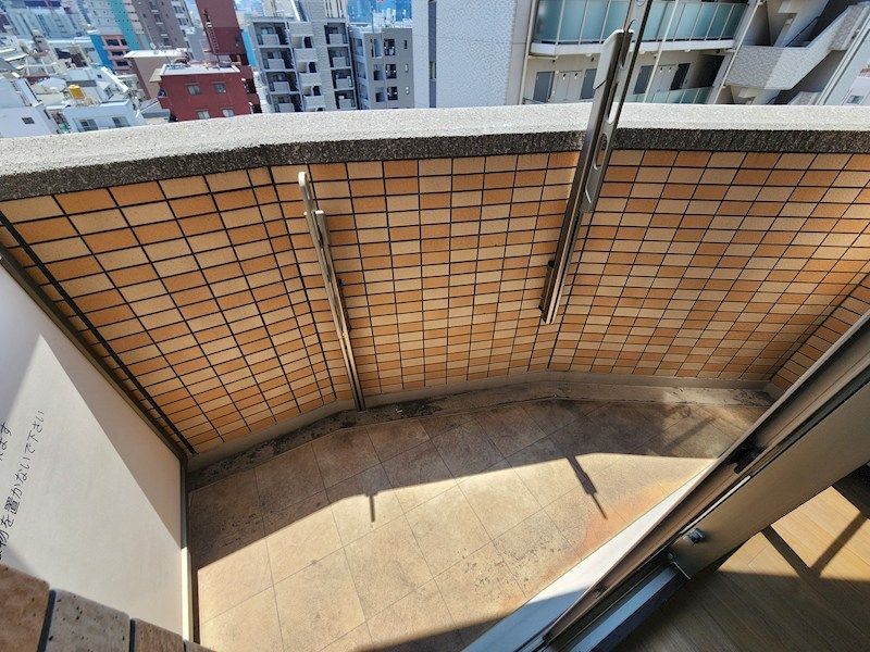 近くの天神橋筋商店街まで272m(徒歩4分)