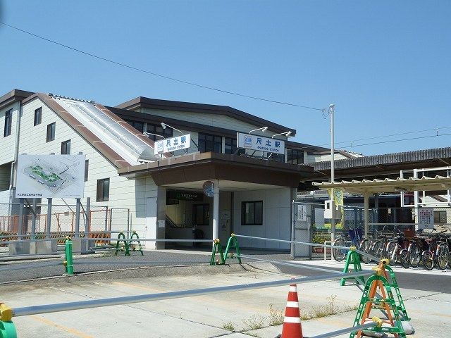 近くの近鉄尺土駅まで450m(徒歩6分)