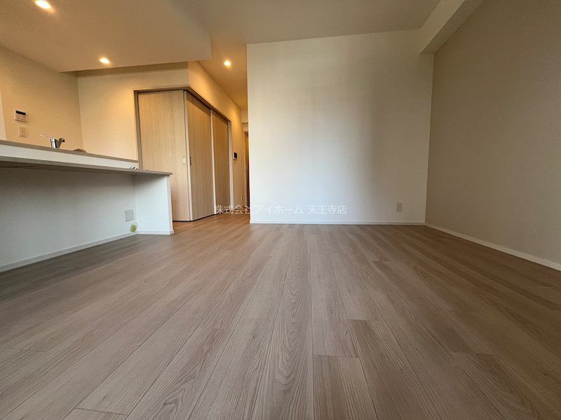 近くの浪速桜川郵便局まで692m(徒歩9分)