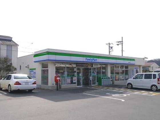 近くのファミリーマート安倍木店様まで1,400m(徒歩18分)