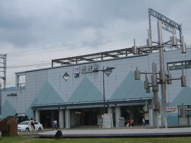 近くの近鉄桜井駅まで1,100m（徒歩14分）