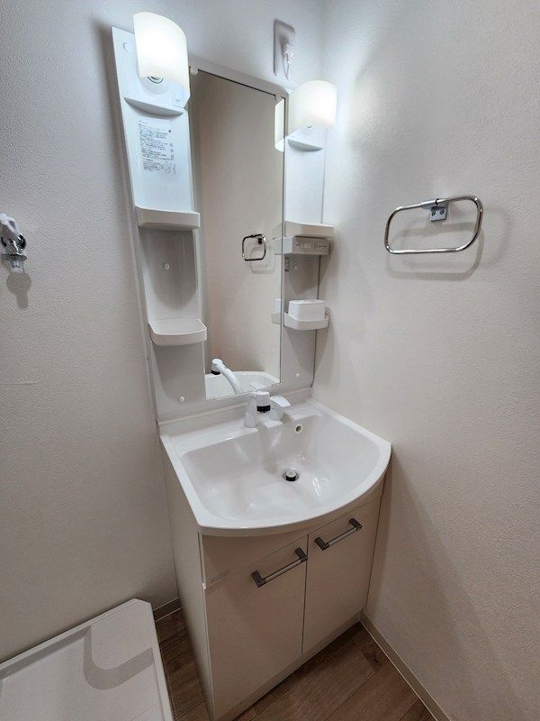 近くのファミリーマート 鴫野駅南店まで460m(徒歩6分)