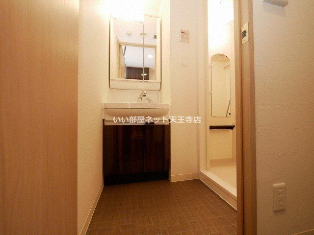 近くのファミリーマート 北田辺駅前店まで535m(徒歩7分)