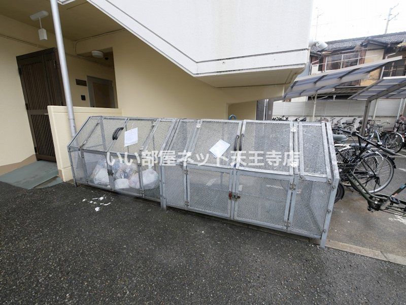 近くの東住吉鷹合郵便局まで440m(徒歩6分)