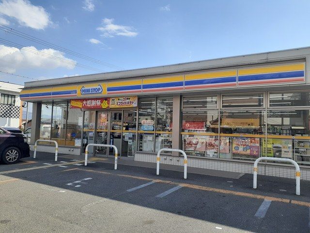 近くのミニストップ様まで300m(徒歩4分)