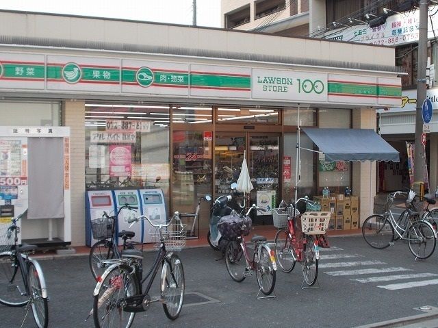 近くのローソンストア100様まで20m(徒歩1分)