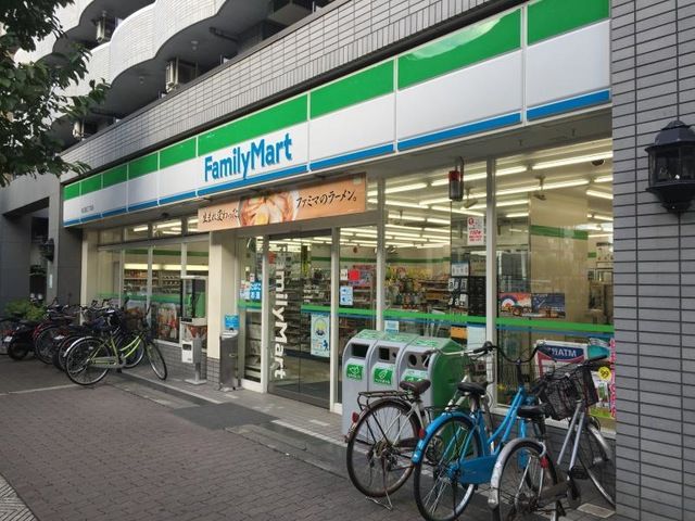 近くのファミリーマート 東三国三丁目店まで351m(徒歩5分)