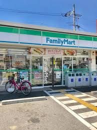 近くのファミリーマート 三津屋中三丁目店まで281m(徒歩4分)