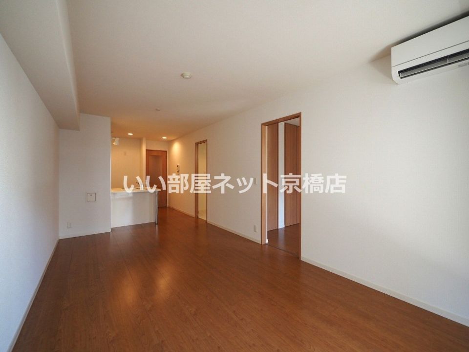 近くのココカラファイン東淀川小松店まで434m(徒歩6分)