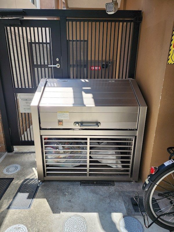 近くのファミリーマート 与力町店まで35m(徒歩1分)