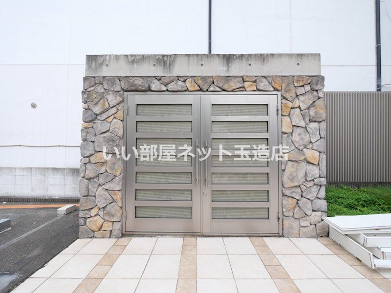 近くのファミリーマート 上本町西一丁目店まで455m(徒歩6分)