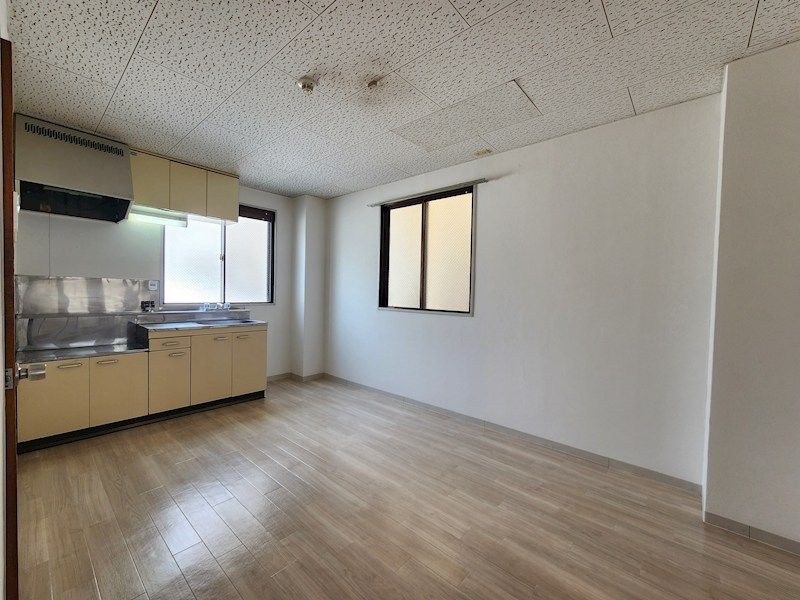 近くのファミリーマート 長柄店まで122m(徒歩2分)