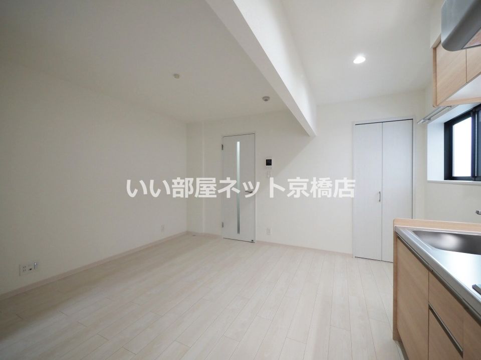 近くのファミリーマート 大和田駅前店まで207m（徒歩3分）