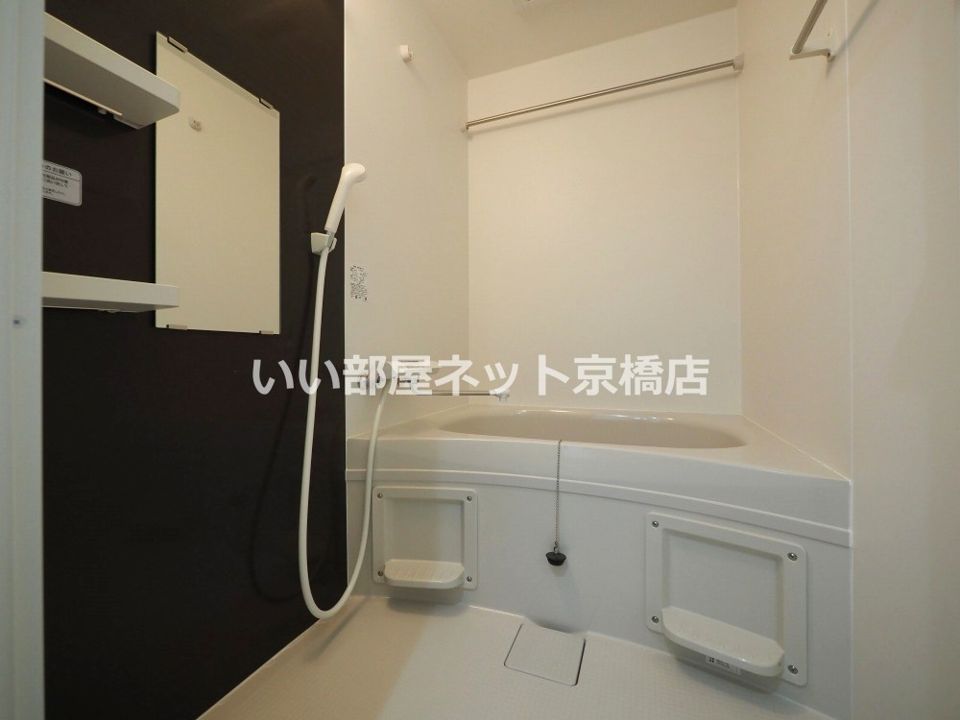 近くのローソンストア100 LS門真野里町店まで200m（徒歩3分）
