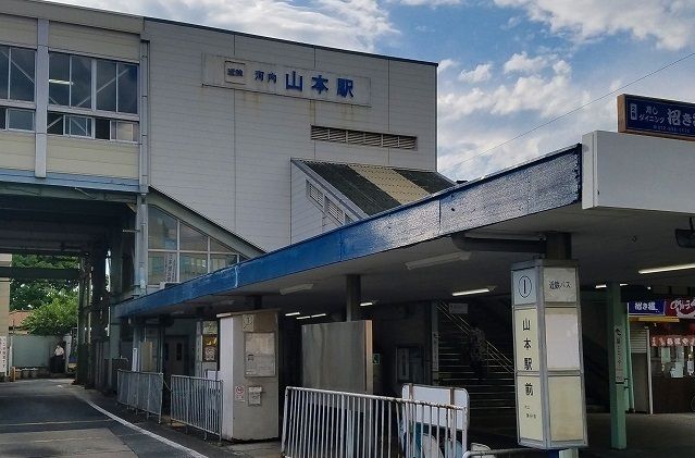 近くの河内山本駅まで700m(徒歩9分)
