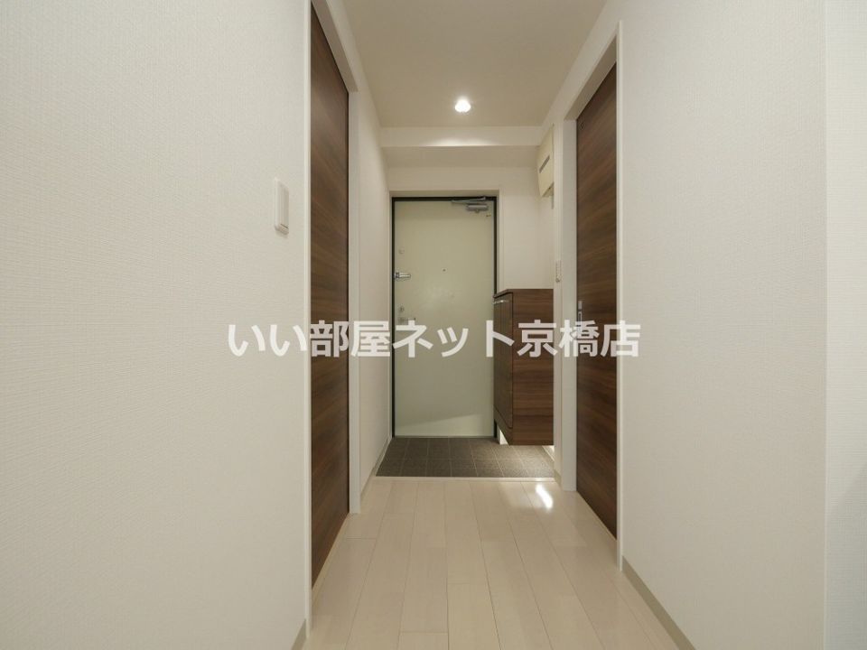 近くのドラッグストアコスモス 高見店まで784m（徒歩10分）