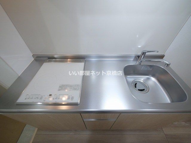 近くのファミリーマート 守口八雲東町店まで415m(徒歩6分)
