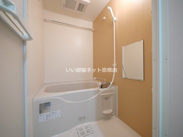 近くのローソン 門真月出町店まで582m(徒歩8分)