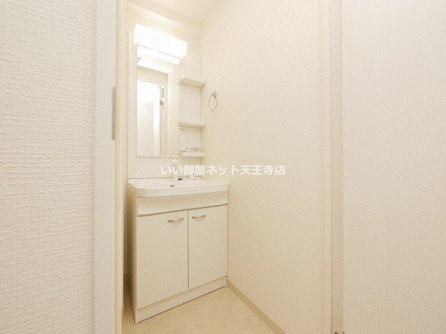 近くの港波除郵便局まで472m(徒歩6分)