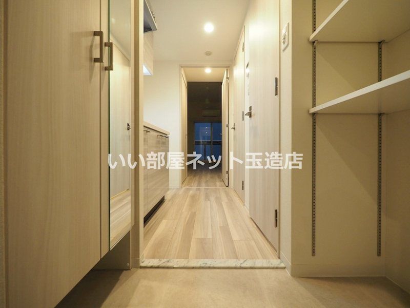 近くのファミリーマート 地下鉄天満橋駅前店まで156m(徒歩2分)