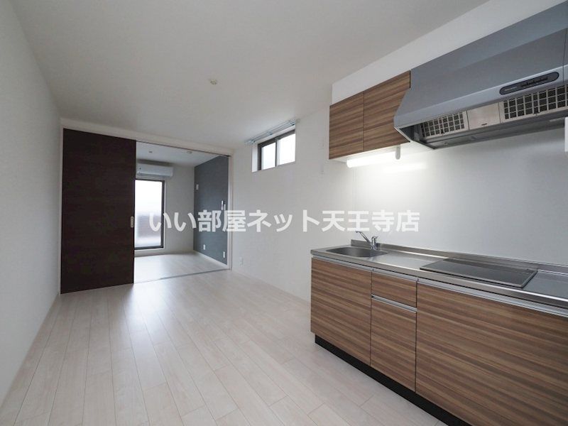 近くの東住吉鷹合郵便局まで128m(徒歩2分)