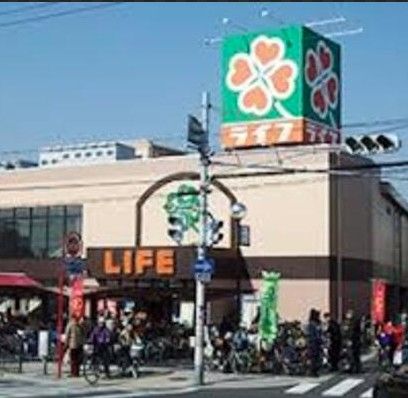 近くのライフ住吉店まで247m(徒歩4分)