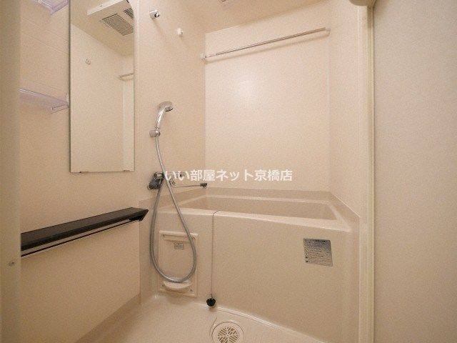 近くのライフ十三東店まで128m(徒歩2分)