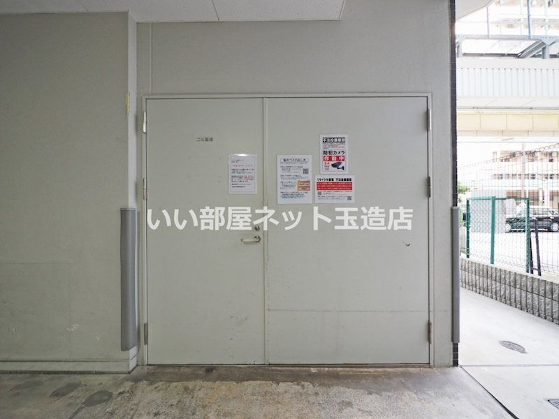 近くのファミリーマート 内久宝寺町四丁目店まで243m(徒歩4分)