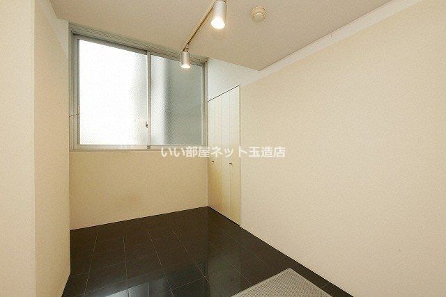 近くのローソン JR弁天町駅前店まで311m(徒歩4分)