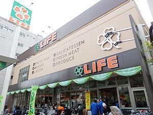 近くのライフ 清水谷店まで376m(徒歩5分)