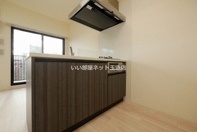 近くのローソン 大国町駅前店まで352m（徒歩5分）
